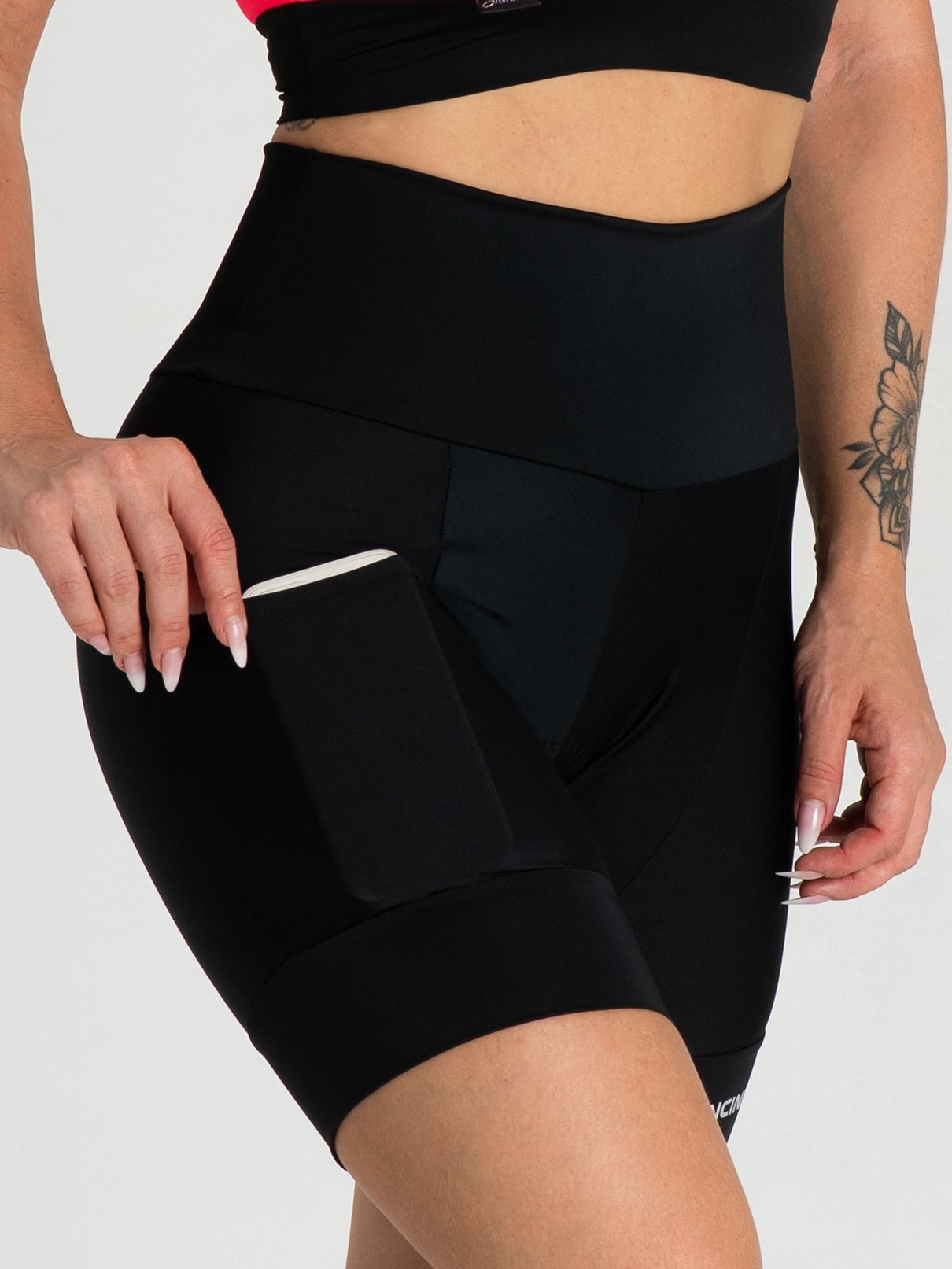 bermuda-para-ciclismo-feminina-preta-com-bolso-savancini-fun-1305-2