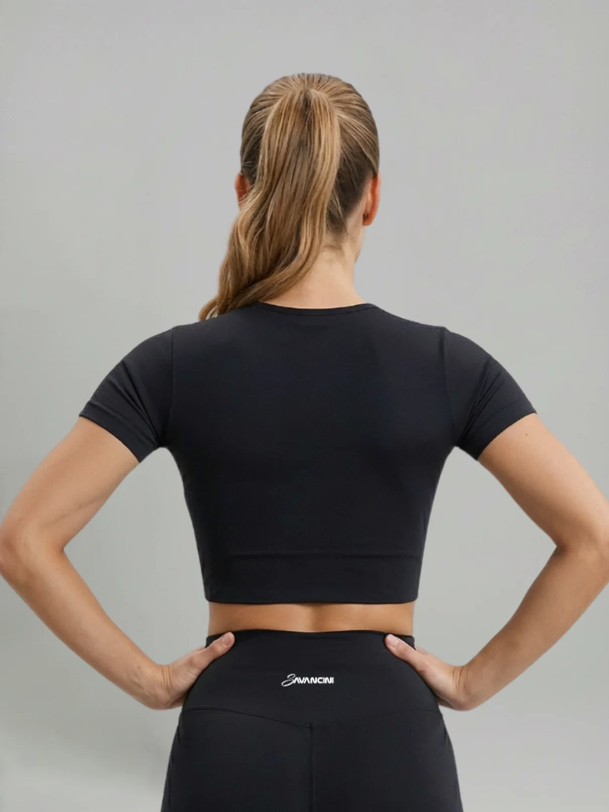 Cropped Flow Preto — lifestyle